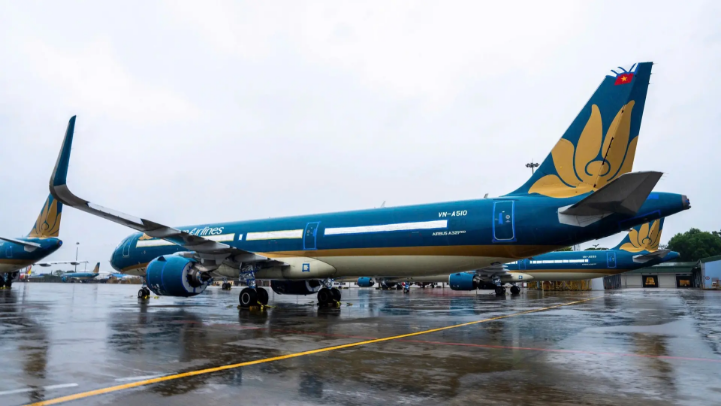 Nhiều chuyến bay không thể hạ cánh xuống Nội Bài do mưa lớn 